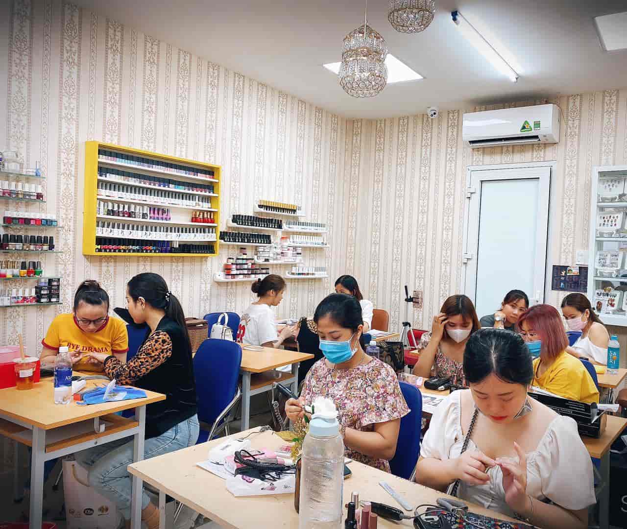 Trung tâm đào tạo khóa dạy học nghề làm nail ở đâu giá rẻ uy tín tphcm?